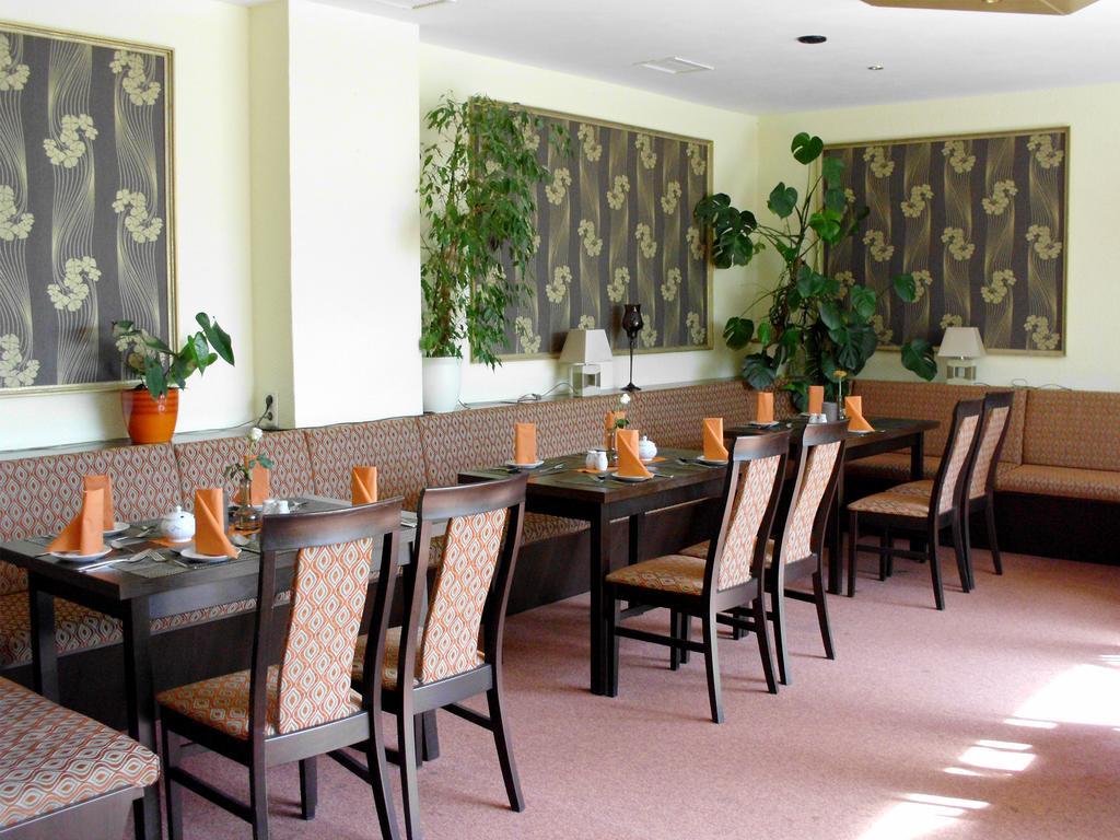 Mucha Ohg Hotel Sembziner Hof Klink Esterno foto