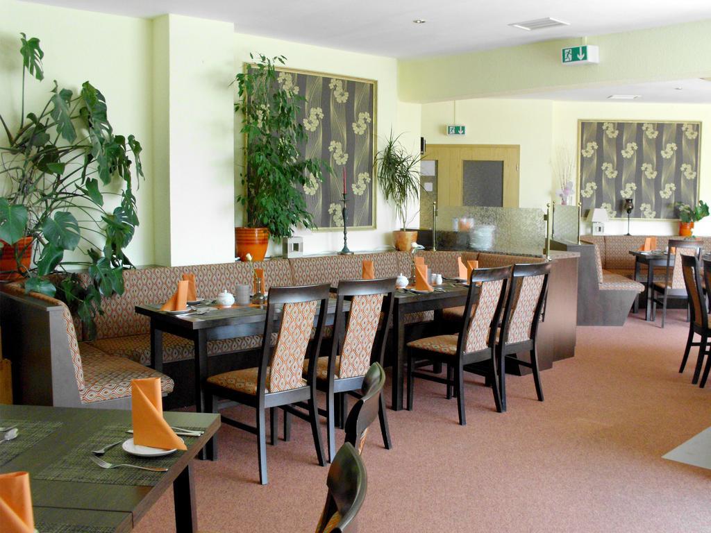 Mucha Ohg Hotel Sembziner Hof Klink Esterno foto