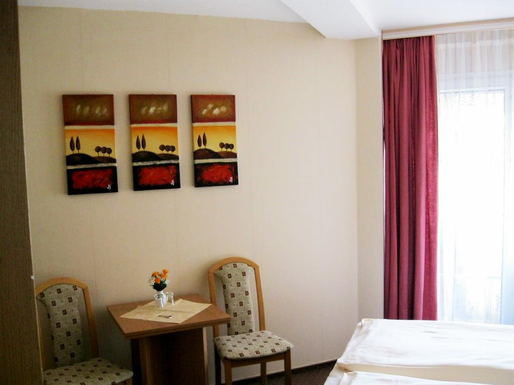 Mucha Ohg Hotel Sembziner Hof Klink Camera foto