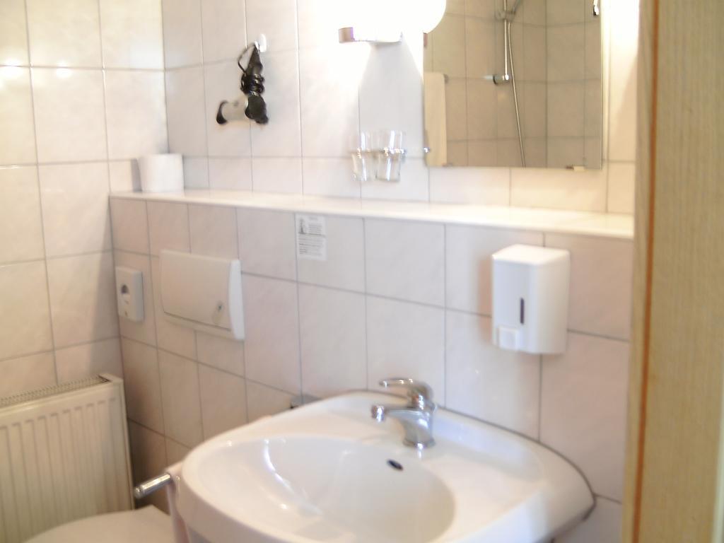 Mucha Ohg Hotel Sembziner Hof Klink Esterno foto
