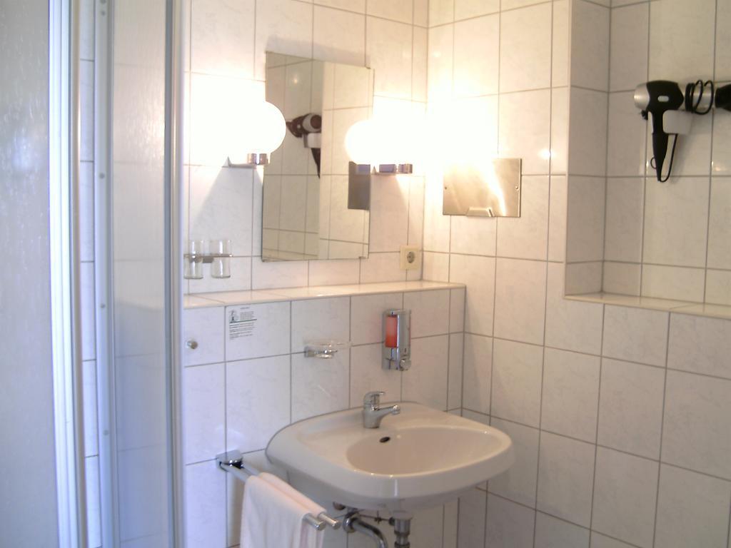 Mucha Ohg Hotel Sembziner Hof Klink Esterno foto